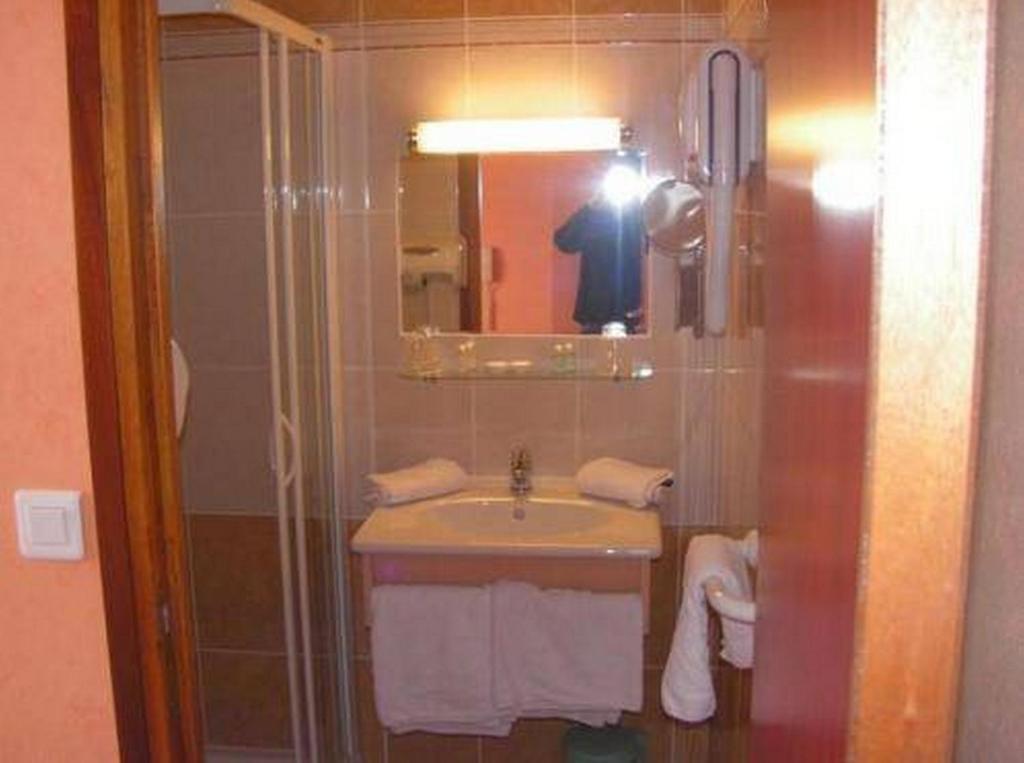 Hotel Au P'Tit Quinquin Le Val-Saint-Père Zimmer foto